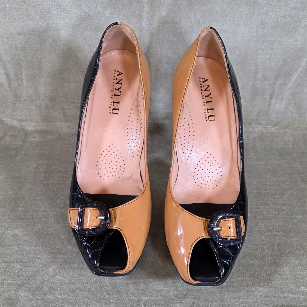 Anyi Lu Two Tone Patent Leather Peep Toe Pumps Tan Black Italian 38.5